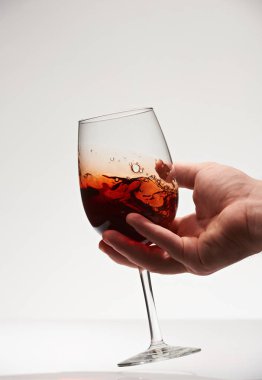 Kırmızı ile zarif şarap kadehi