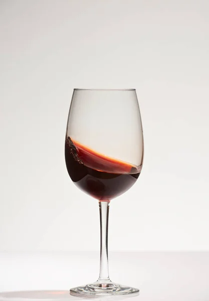 Wein auf Glas schütteln — Stockfoto