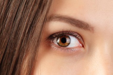 Kız yüzü düzgün temiz cilt ile