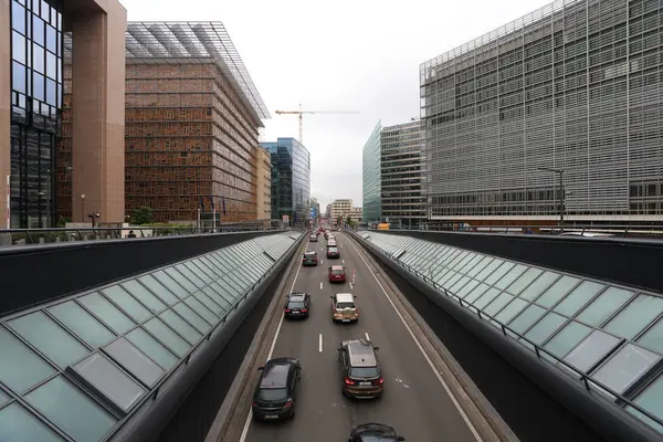 ブリュッセルの中央通り上のトラフィック — ストック写真