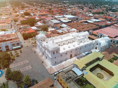 Leon kasabada beyaz kilise