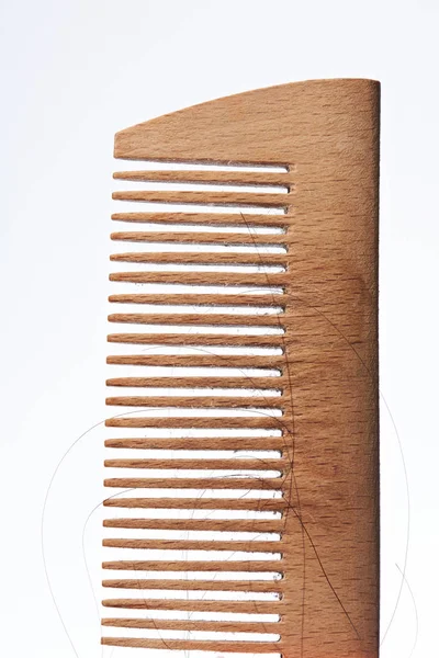 Pettine in legno con perdita di capelli — Foto Stock