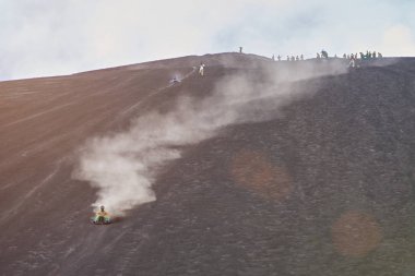 Yanardağ etkinliği yatılı kum