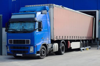 Kamyon yükleme, yakın çekim Dock cihazları