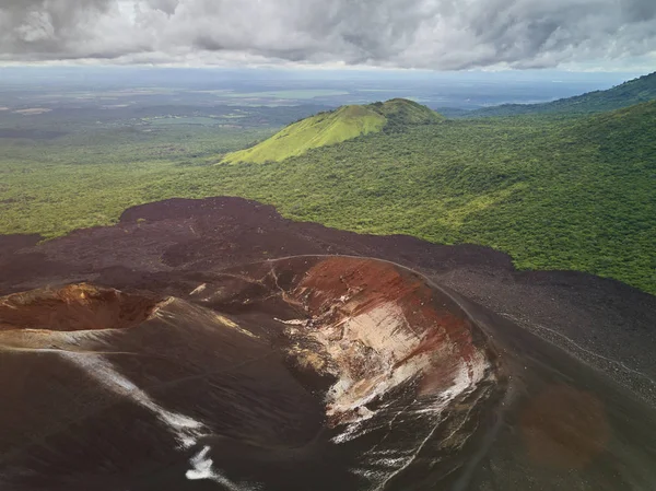 Vista aérea del cráter del volcán — Foto de Stock