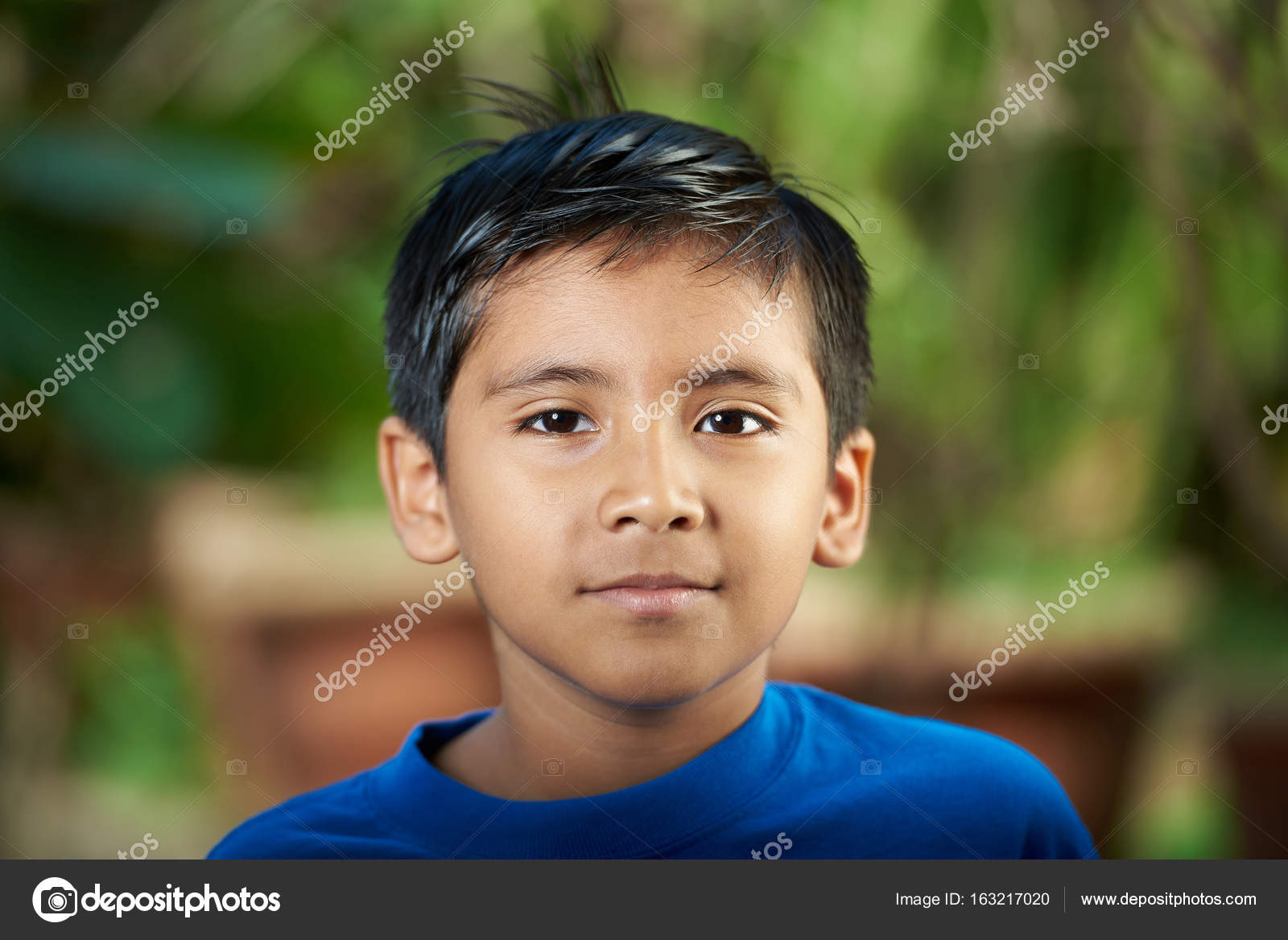 Retrato De Criança Disfarçado De Pirata Imagem de Stock - Imagem de  isolado, retrato: 163946461