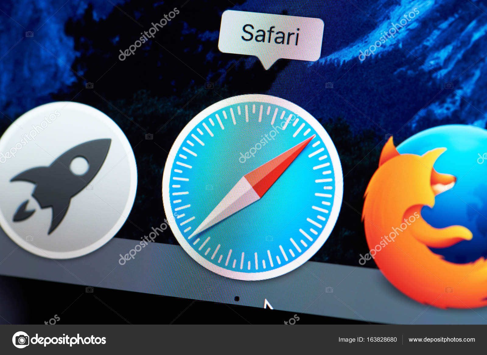 Safari browser icon – Stock Editorial Photo © dimarik #163828680