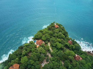 Yeşil uçurum evlerde