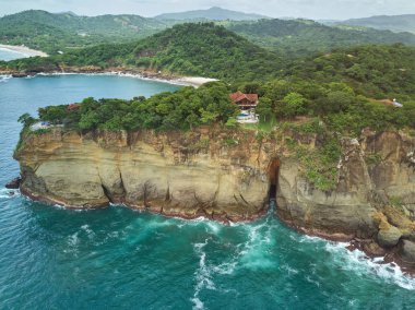 Villa rock cliff üzerinde