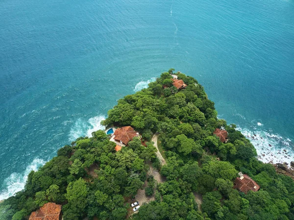 Yeşil uçurum evlerde