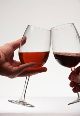 Kırmızı şarap şerefe kadeh