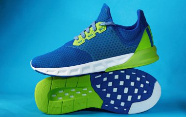 Modern renkli spor ayakkabı çift ayakkabı