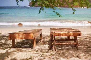 İki ahşap brenches