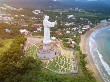 İnsanlar İsa heykeli Tur 