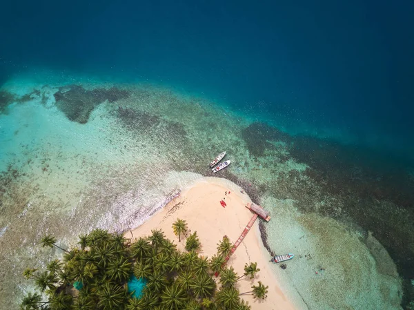 Beach coral Island üzerinde