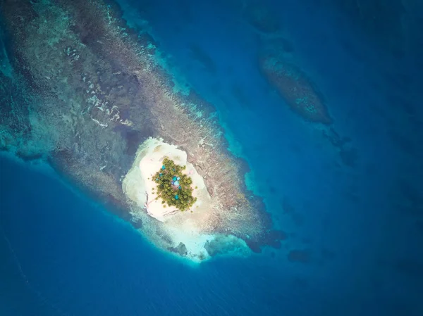 küçük bir tropik ada