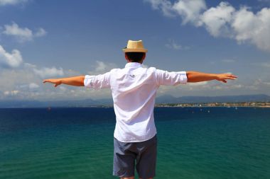 İtalyan çare güneşli bir adama.