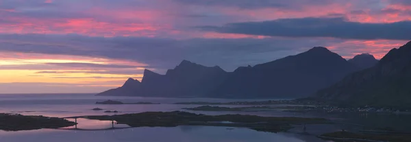 Norska Lofoten kustlinje på morgonen — Stockfoto