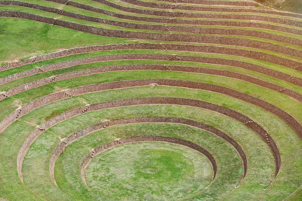 Yuvarlak antik teraslar