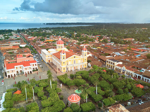 Воздушный городской пейзаж Гранады

