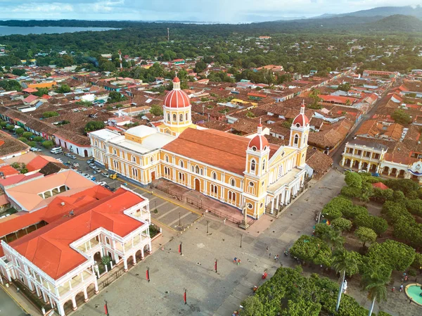 Turistické procházky ve městě Granada — Stock fotografie