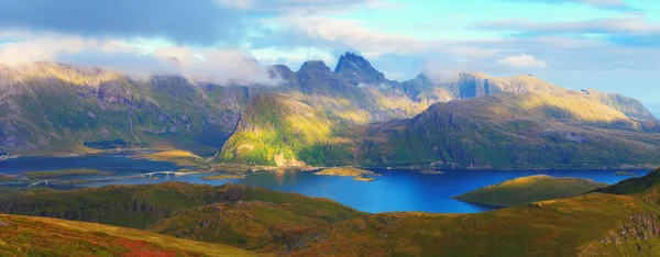 Norveç'in güneşli doğa — Stok fotoğraf