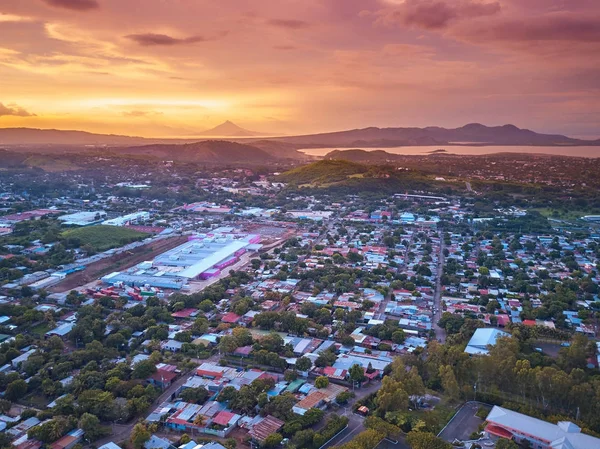 Colore arancione crepuscolo nella città di Managua — Foto Stock