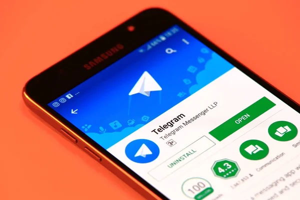 Telegram aplikacji w smartfonie — Zdjęcie stockowe