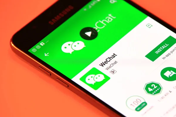Aplicação WeChat no smartphone — Fotografia de Stock