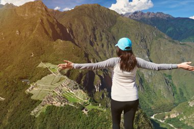 Mutlu kadın suratında Machu picchu