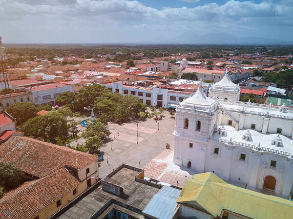 Белый собор в Леоне
