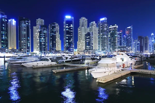 Skyline nocturno de Dubai — Foto de Stock