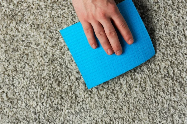 Covering dirty spot on carpet — Stock Photo, Image