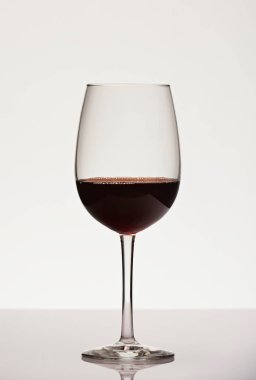 kırmızı şarap kadehi