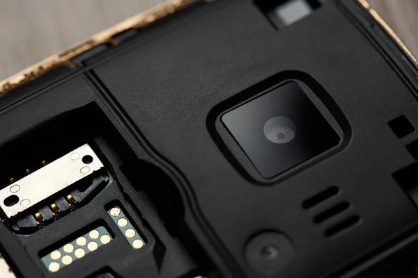 Primo piano della fotocamera e dello slot sim — Foto Stock