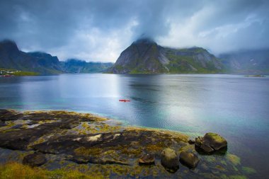 Sonbahar Norveç sahne, Reine