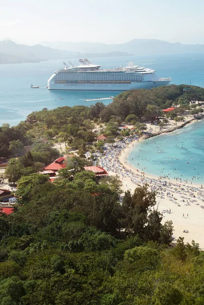 Mensen op Caribische vakantie — Stockfoto