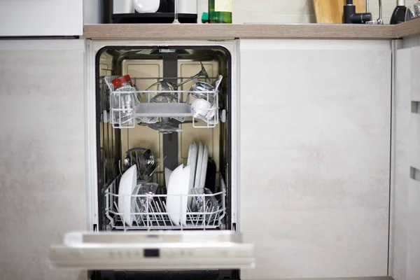 Dishwasher machine in modern kitchen — Stock Photo, Image