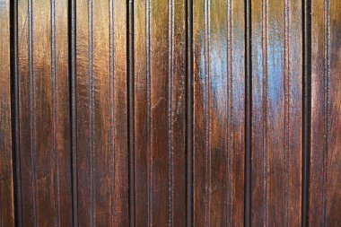 Kahverengi cilalı ahşap yüzey