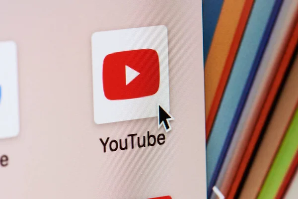 Youtube-Webseite öffnen — Stockfoto