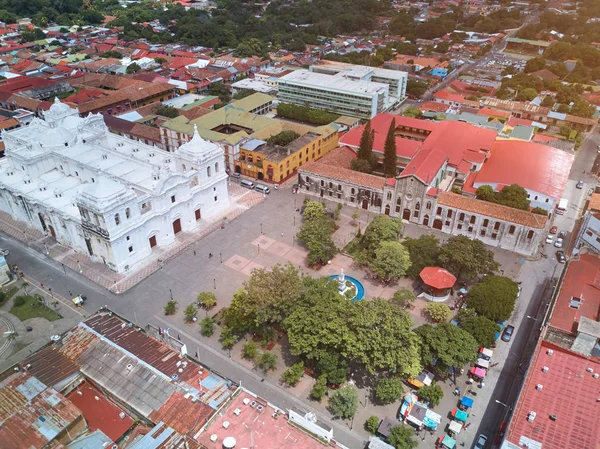 Plaza central En la ciudad de León — Foto de Stock