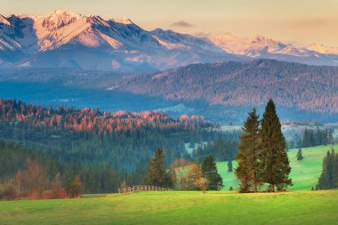 Gün batımında Tatra Dağları