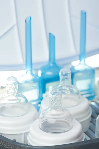 Тема стерилізації молочних пляшок — стокове фото