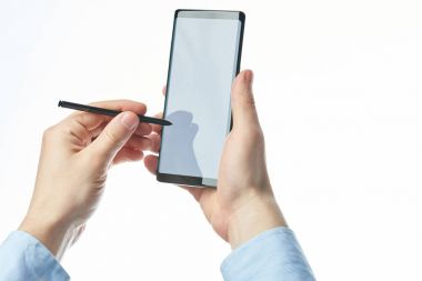 Stylus kalemi smartphone kullanarak yukarı alay
