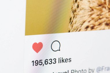 Bir sürü instagram sonrası seviyor