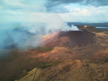 Duman: masaya volkan geliyor