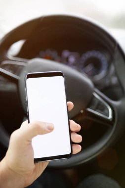 Arabada telefon kullanımının mockup