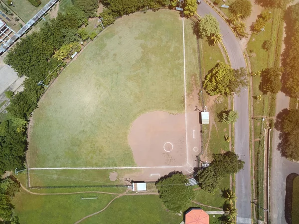 Zelené baseballové hřiště — Stock fotografie