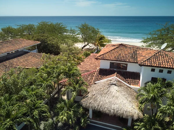 Casas na costa oceânica — Fotografia de Stock