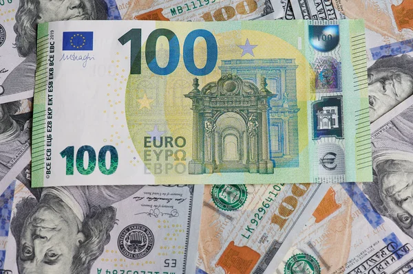 100 Евро Купюра Доллар Банкноты Фоне Плоский Вид — стоковое фото